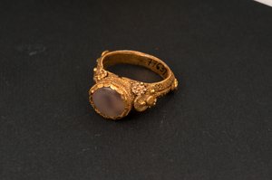 戒指（黄金和碧玉） 作者 小说